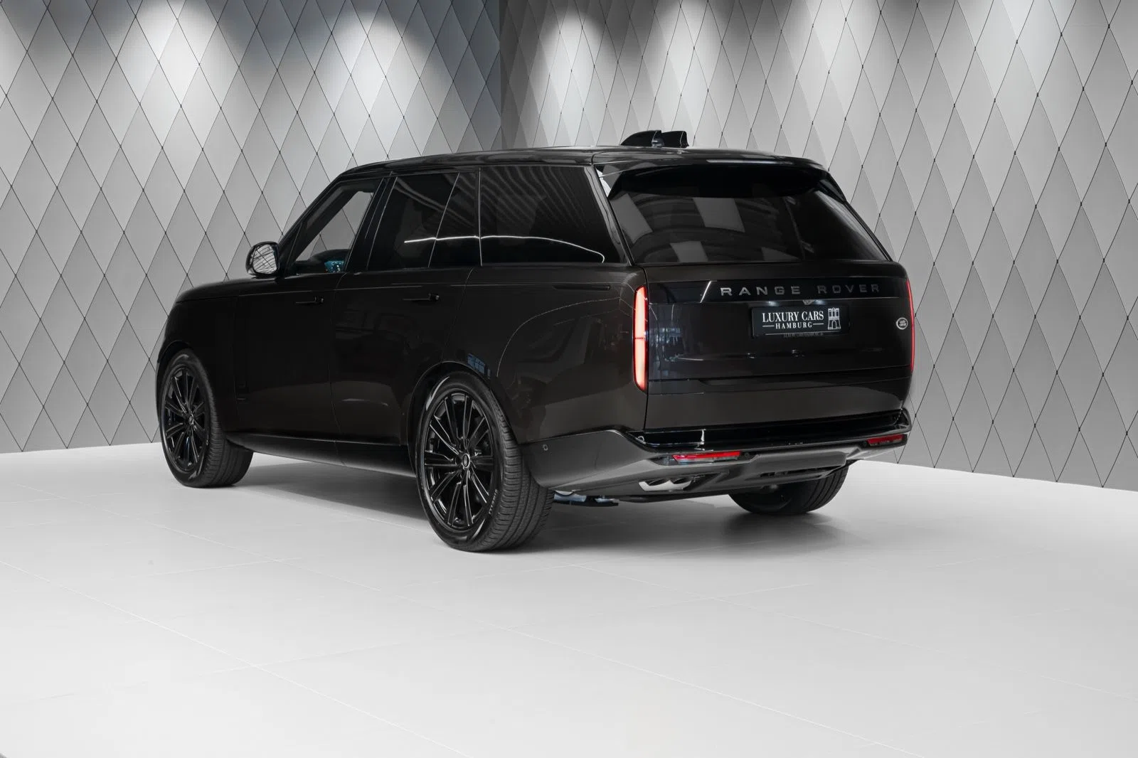 2022 Land Rover Range Rover Autobiography, rear three-quarter view
