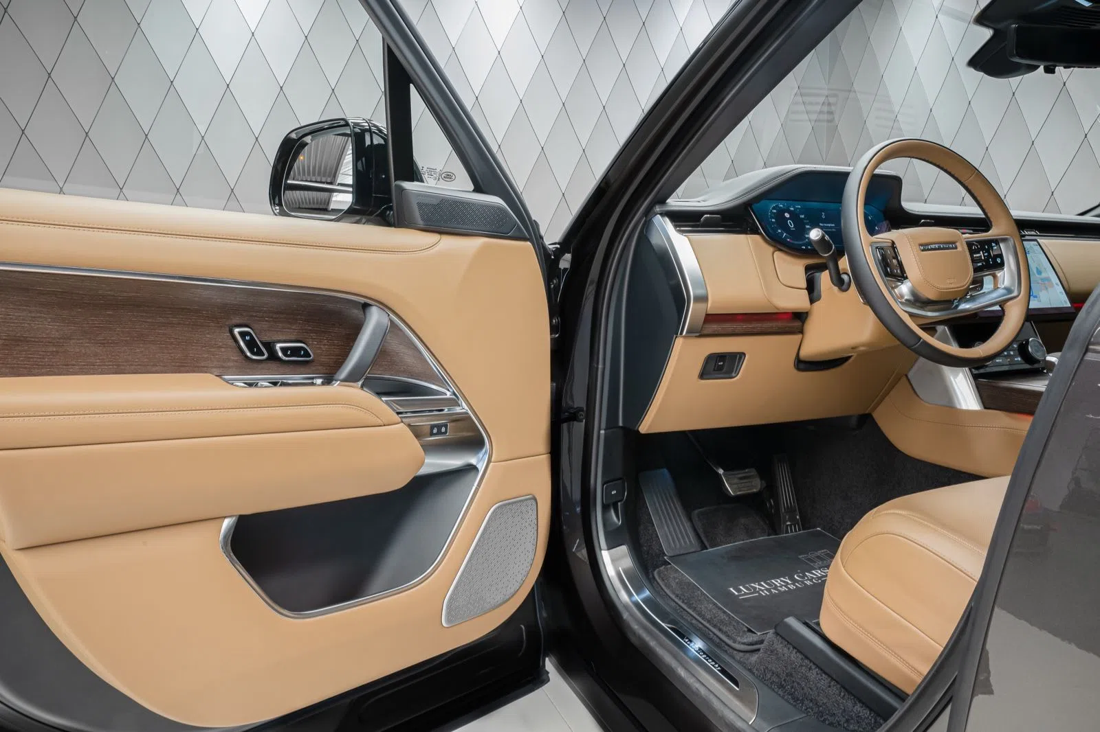 2022 Land Rover Range Rover Autobiography interior, door panel