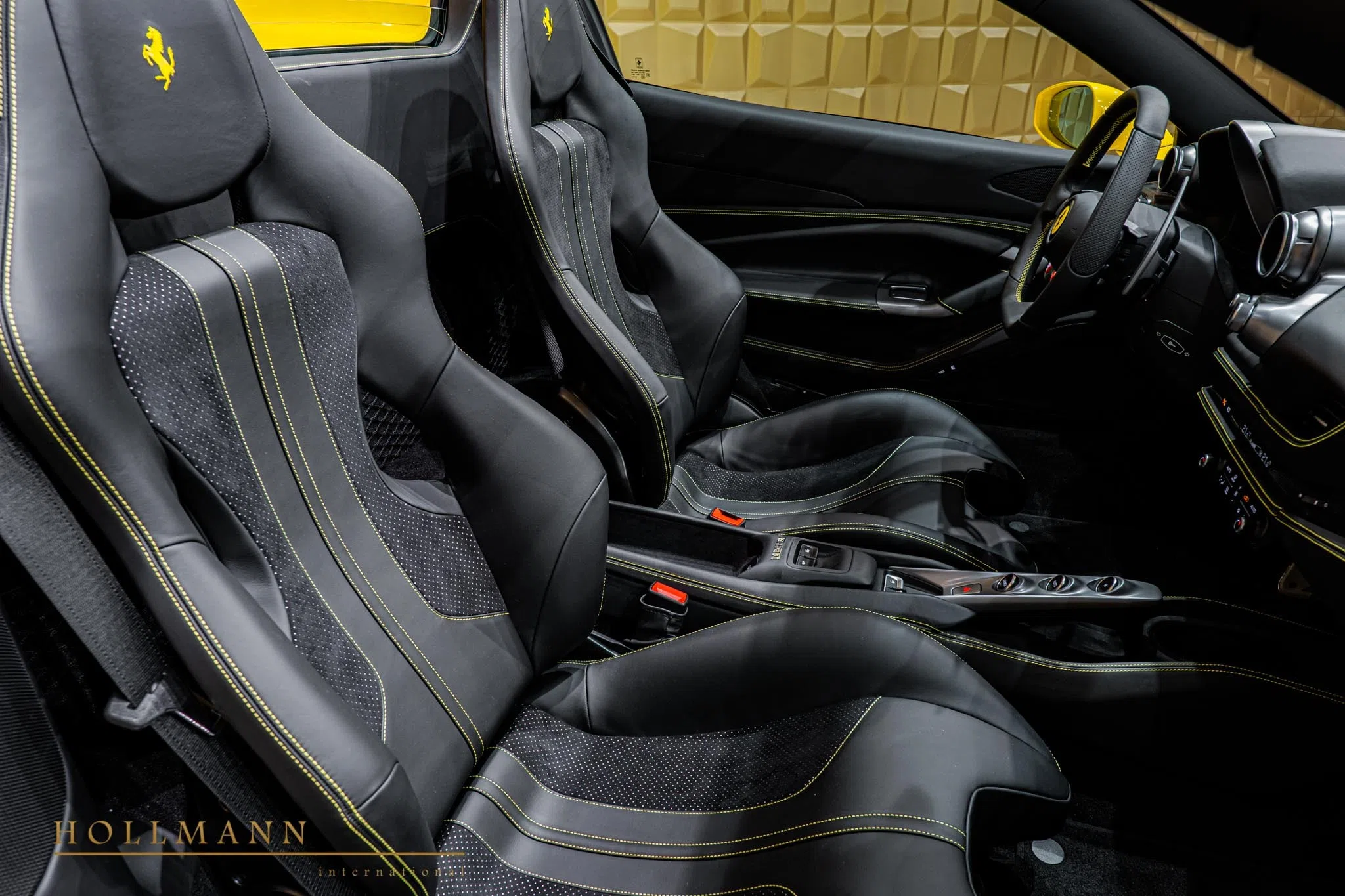 2022 Ferrari F8 Spider interior, seats