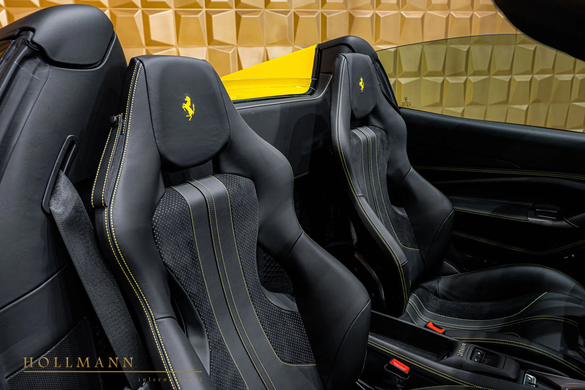 2022 Ferrari F8 Spider interior, seats
