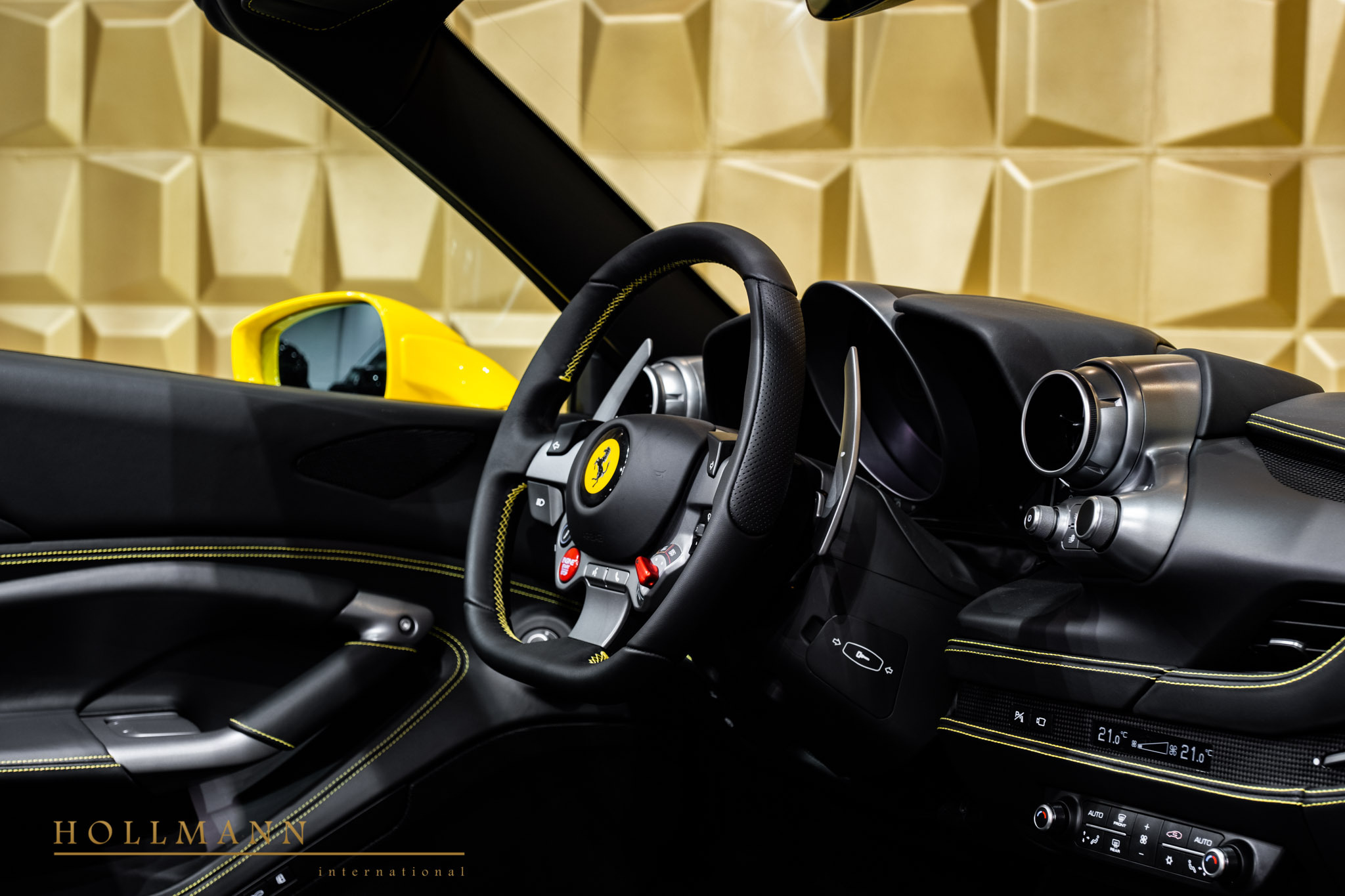 2022 Ferrari F8 Spider, 8/20