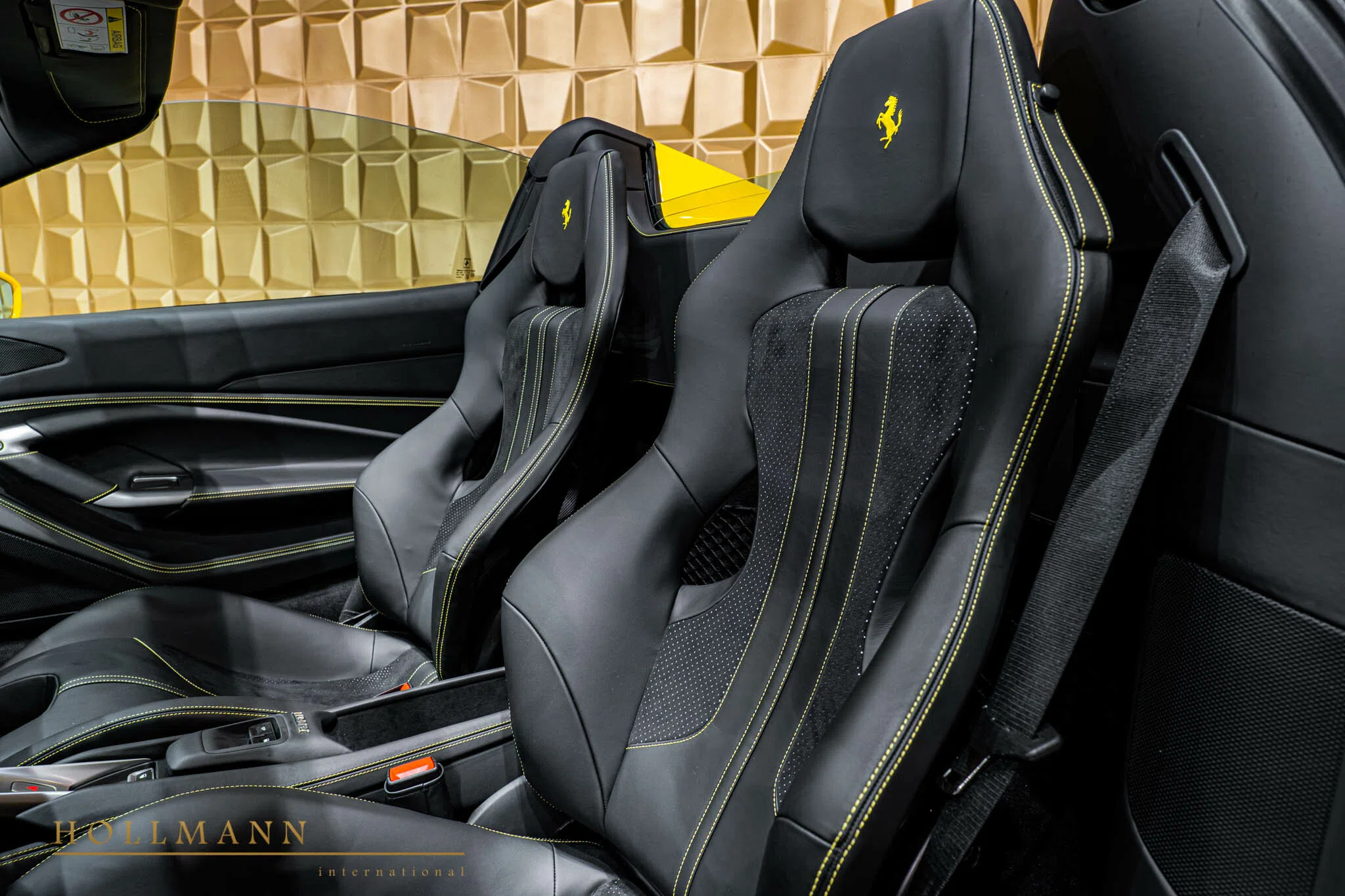 2022 Ferrari F8 Spider interior, seats