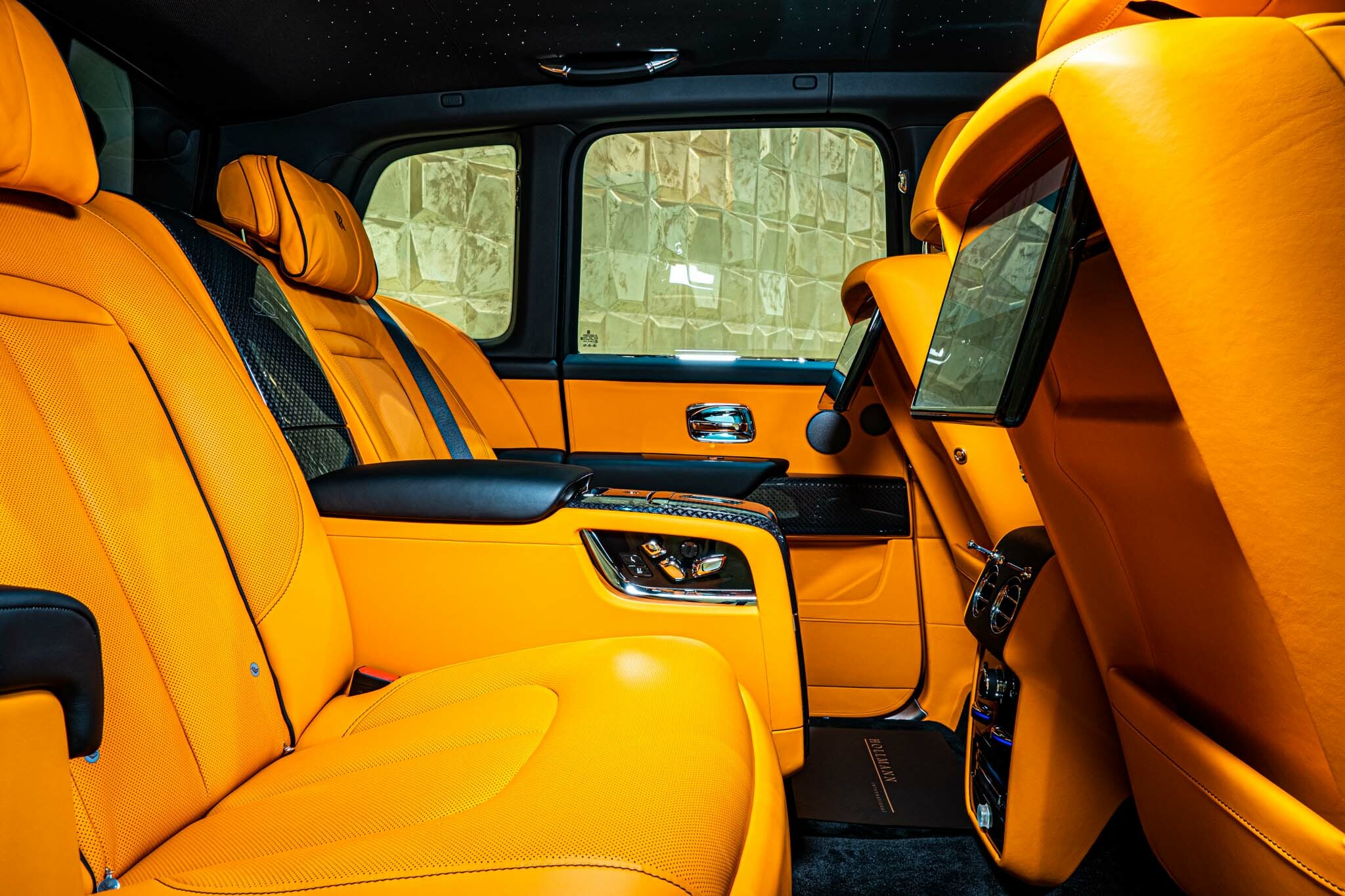 2022 Rolls-Royce Cullinan Black Badge, 6/19