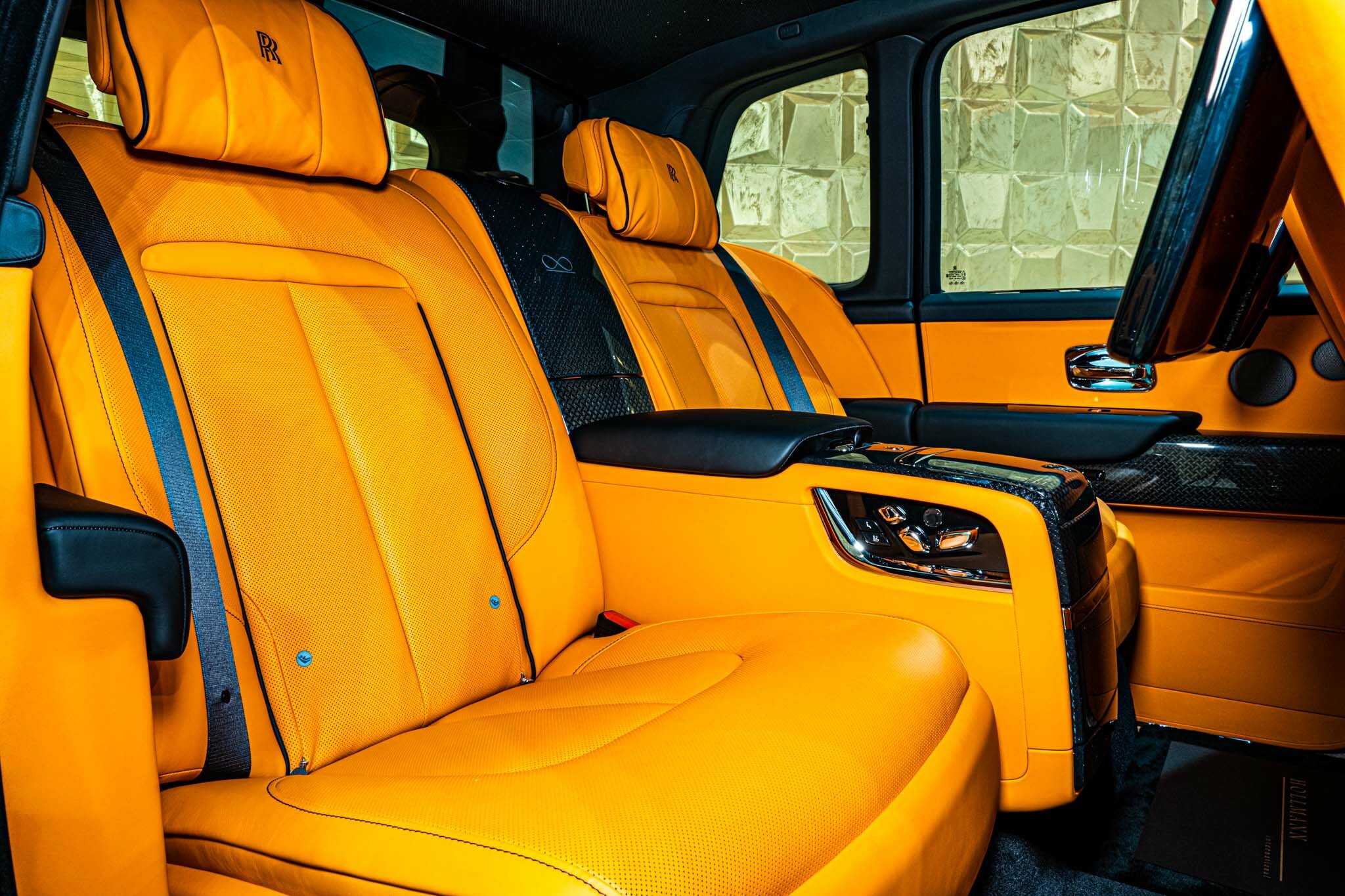 2022 Rolls-Royce Cullinan Black Badge, 7/19