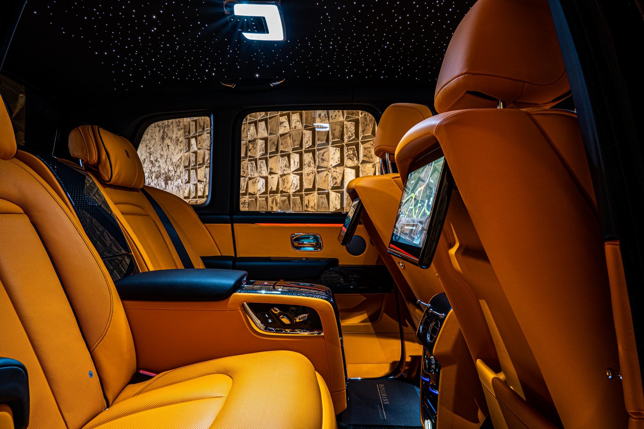 2022 Rolls-Royce Cullinan Black Badge, 8/19