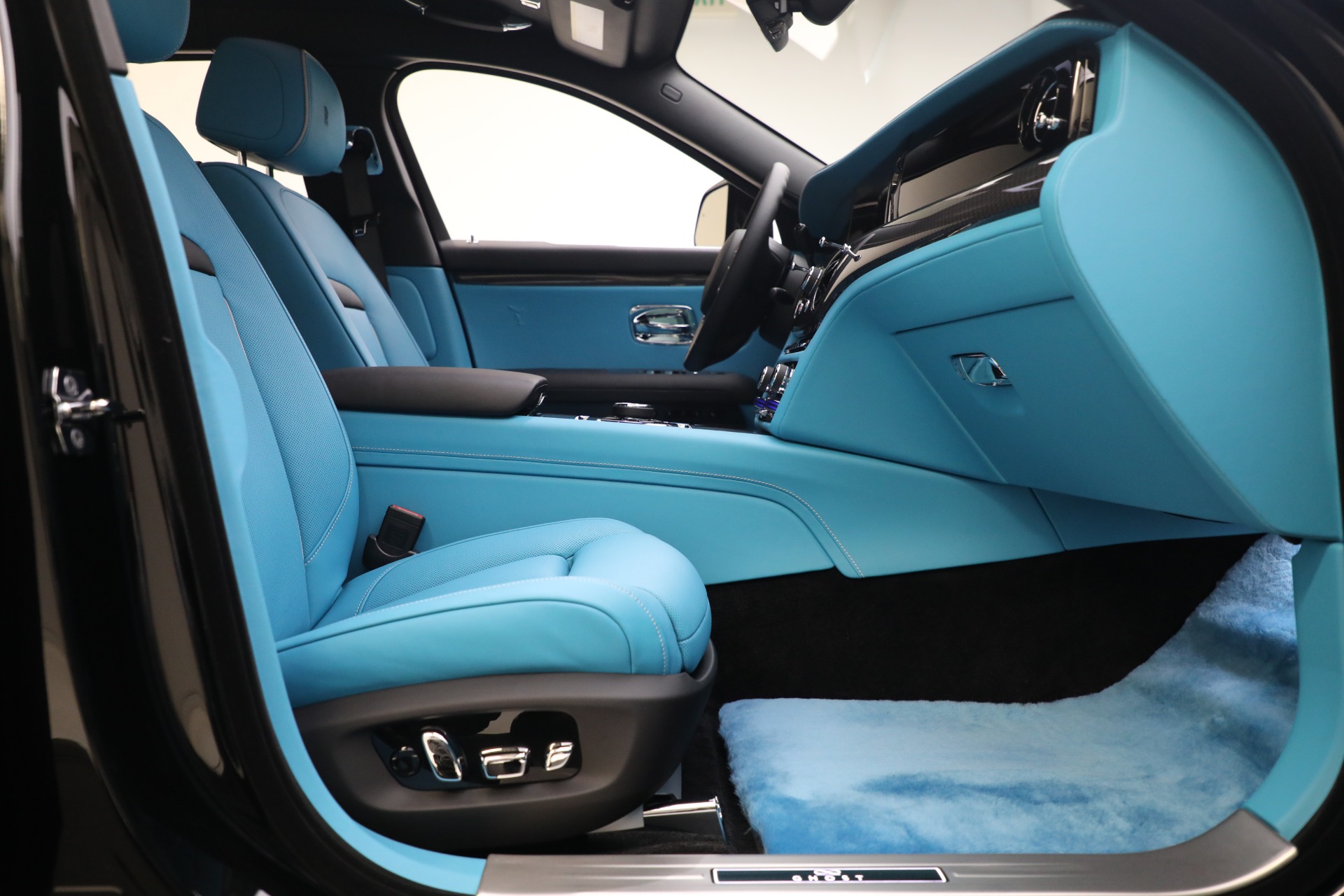 2022 Rolls-Royce Ghost Black Badge, 6/20