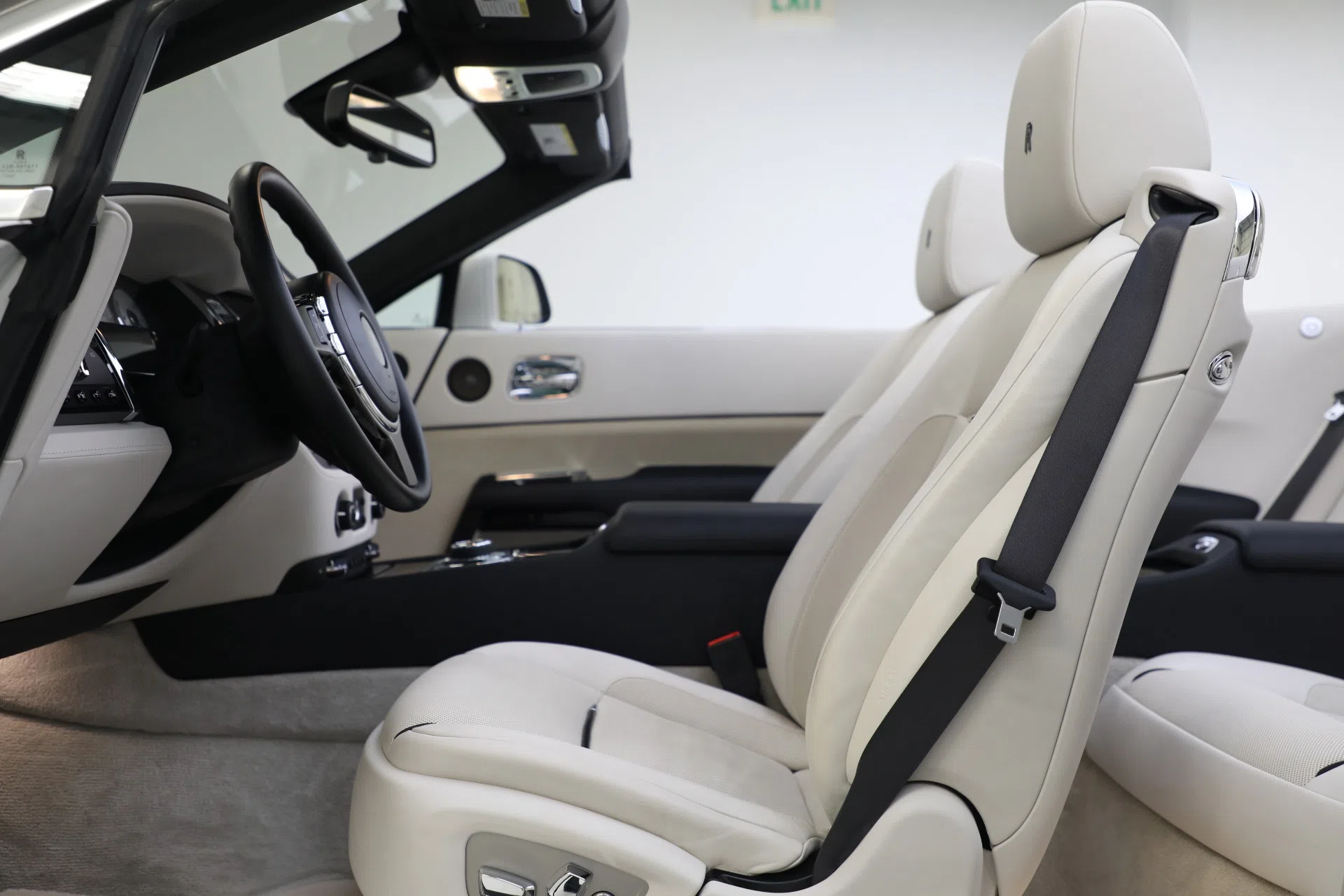 2016 Rolls-Royce Dawn interior, seats