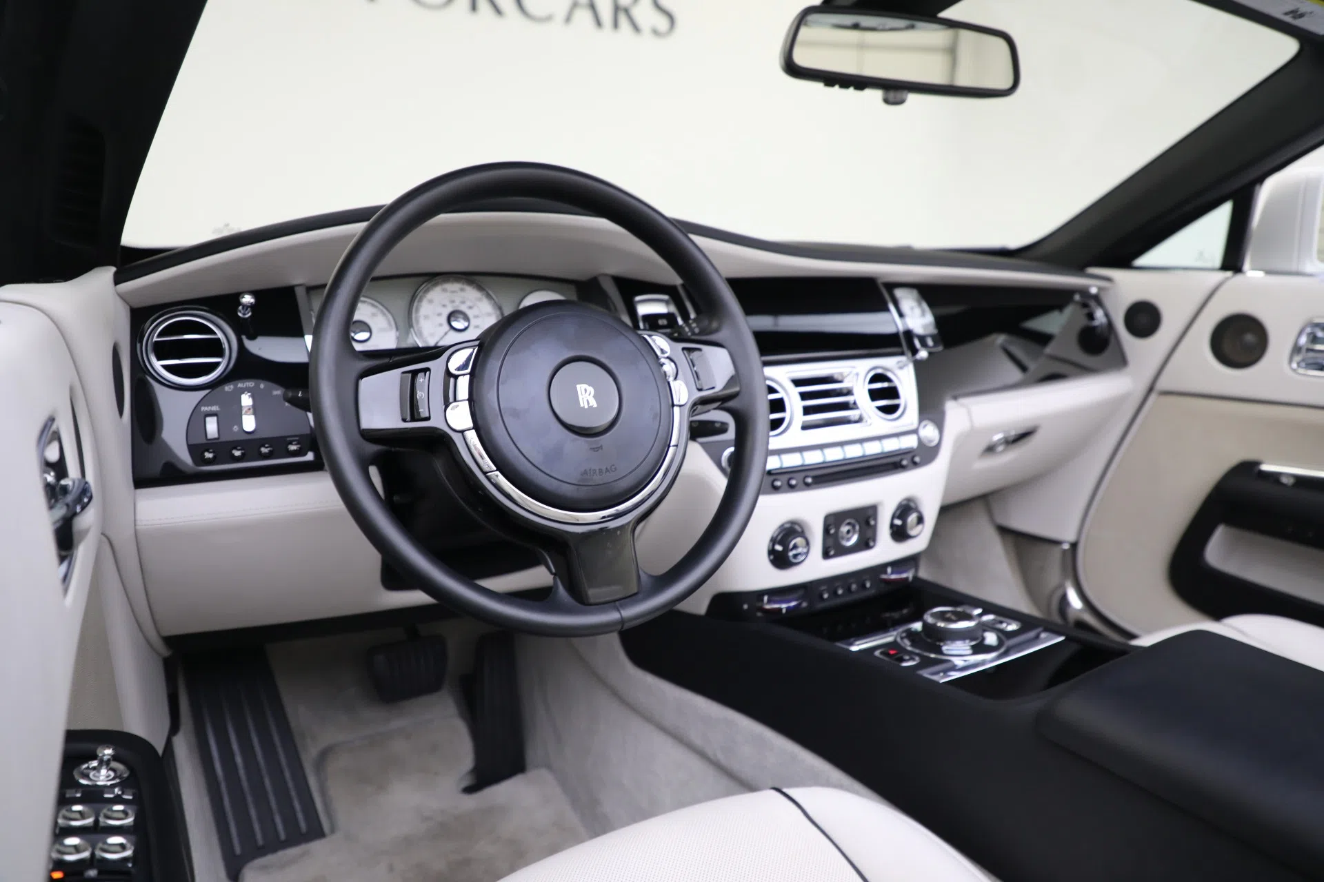 2016 Rolls-Royce Dawn interior, dashboard