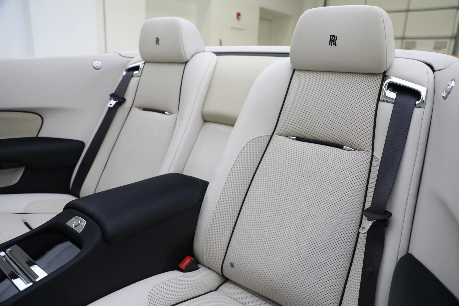 2016 Rolls-Royce Dawn interior, seats