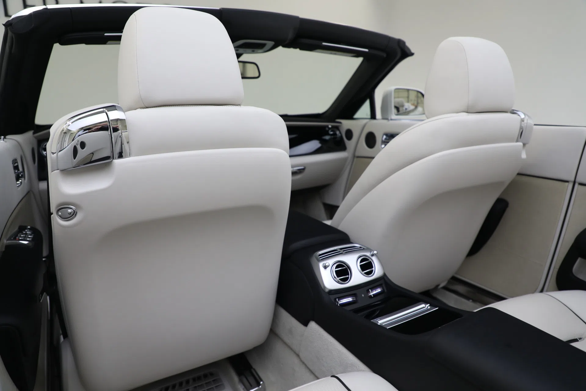 2016 Rolls-Royce Dawn interior, seats