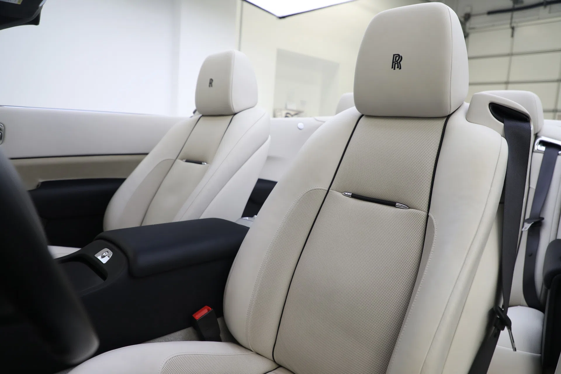 2016 Rolls-Royce Dawn interior, seats