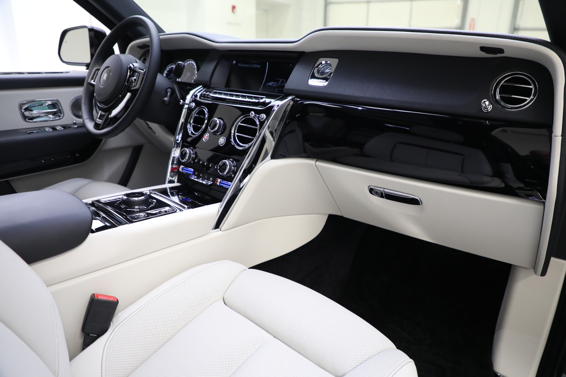 2020 Rolls-Royce Cullinan, 2/20