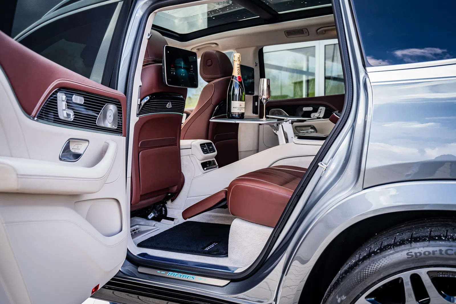 2022 BRABUS GLS 800 interior, seats