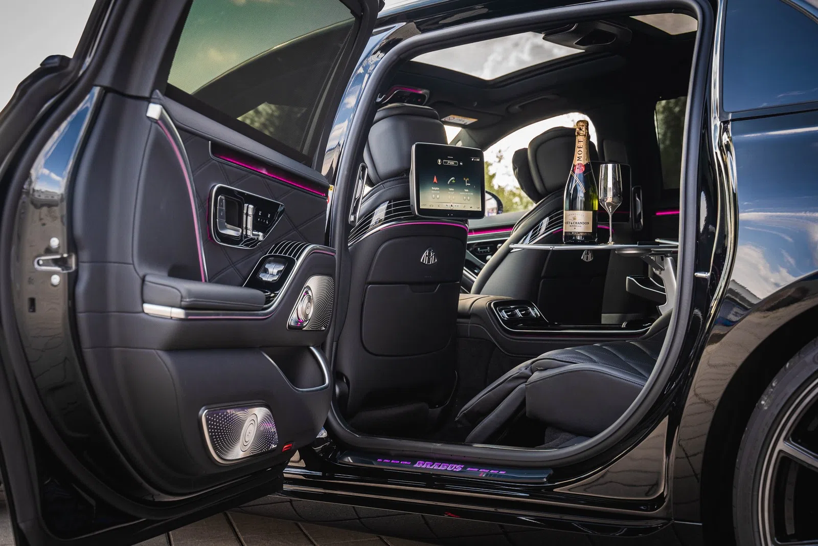 2022 BRABUS B 600 interior, seats