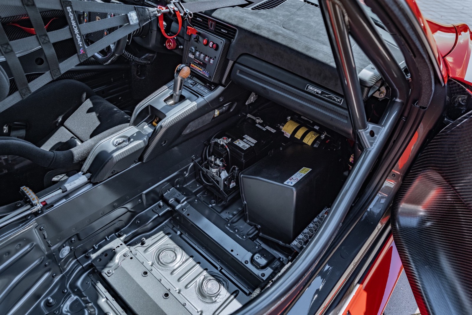 2022 PORSCHE 935 1 of 77, 16/20