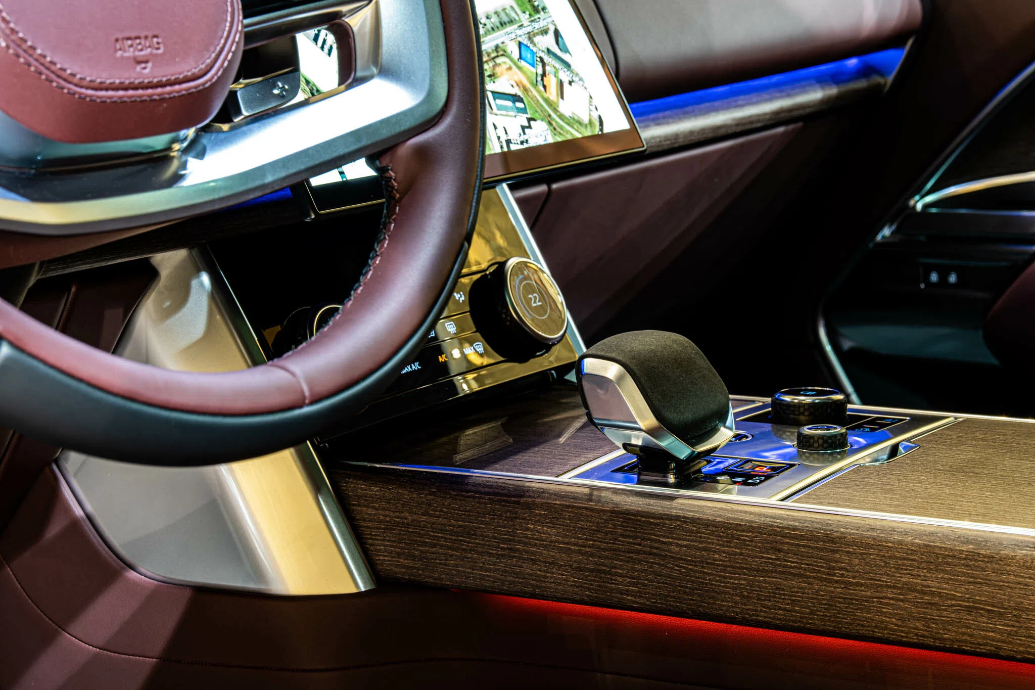 2022 Land Rover Range Rover interior, center console