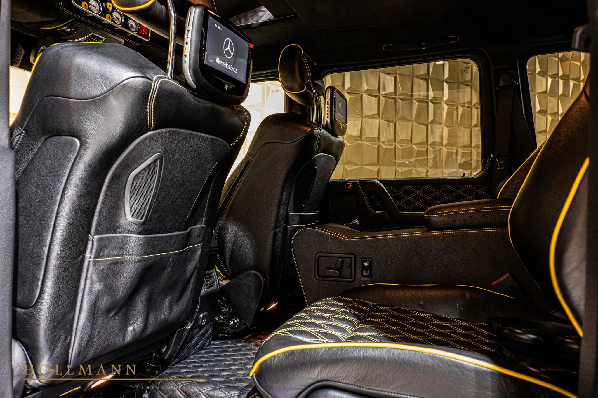 2015 BRABUS G 700 6x6 interior, seats