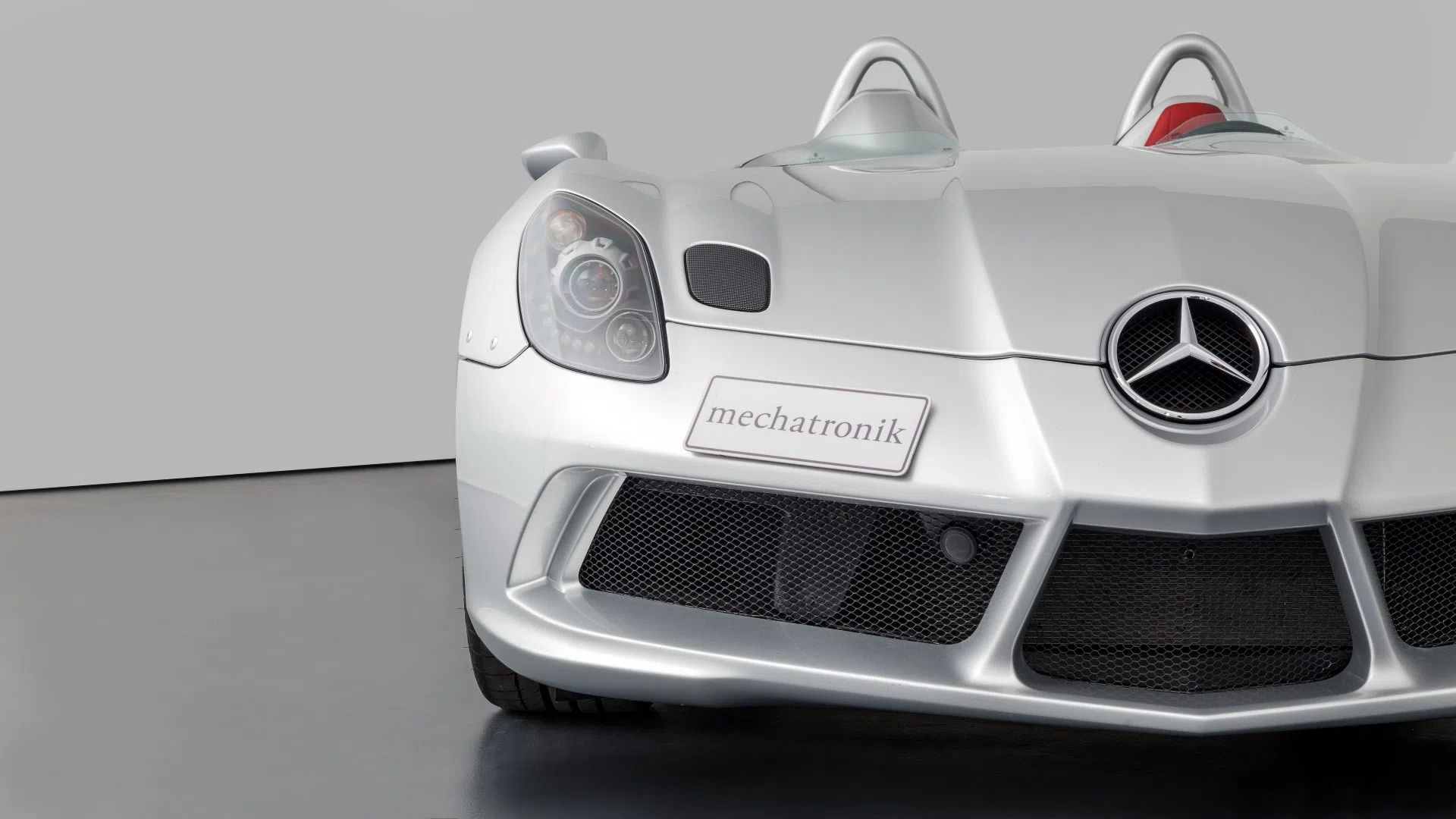 2010 Mercedes-Benz SLR McLaren Stirling Moss for sale, exterior, 977U Crystal Laurit Silber metallic