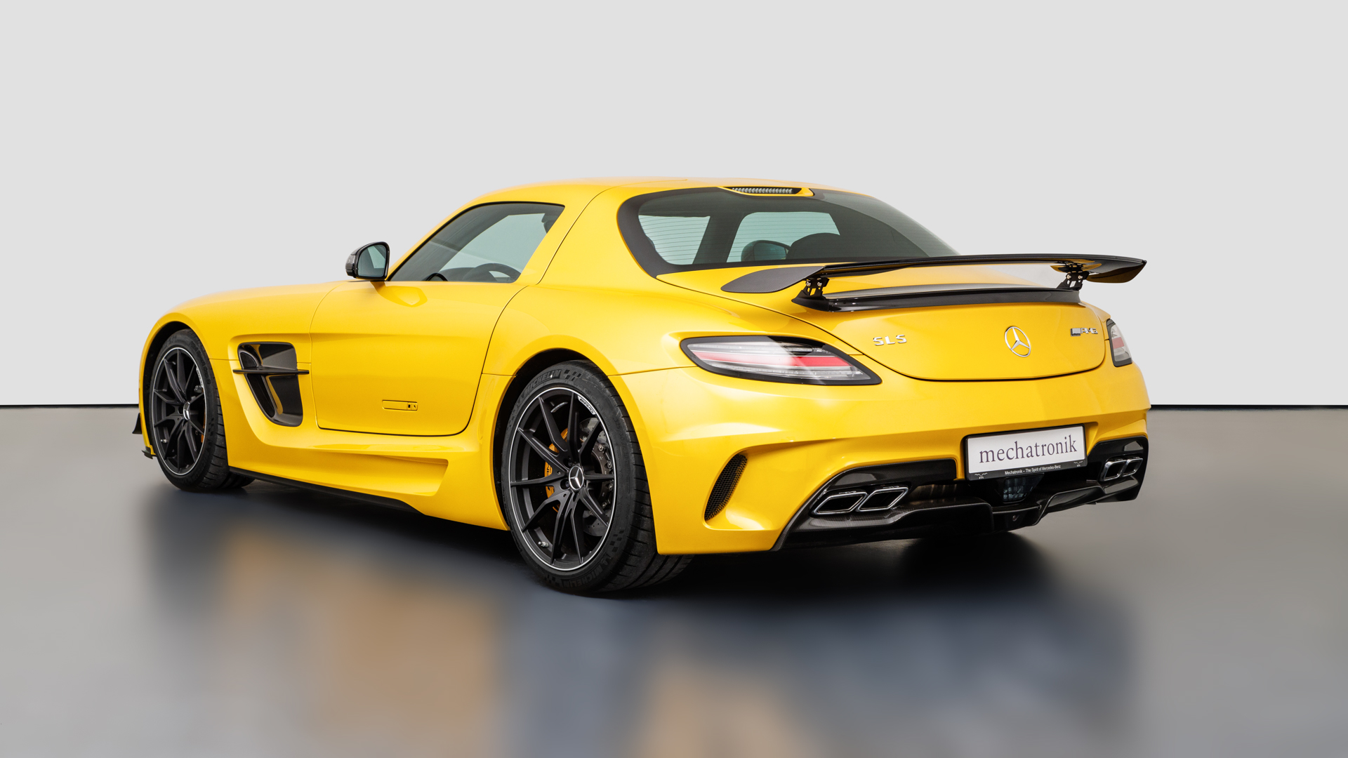 2014 Mercedes-Benz SLS AMG Black Series, 2/20