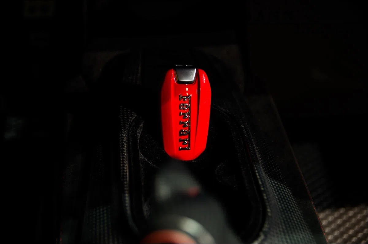 2019 Ferrari 488 Pista interior, Alcantara Nero/ Carbon Seats