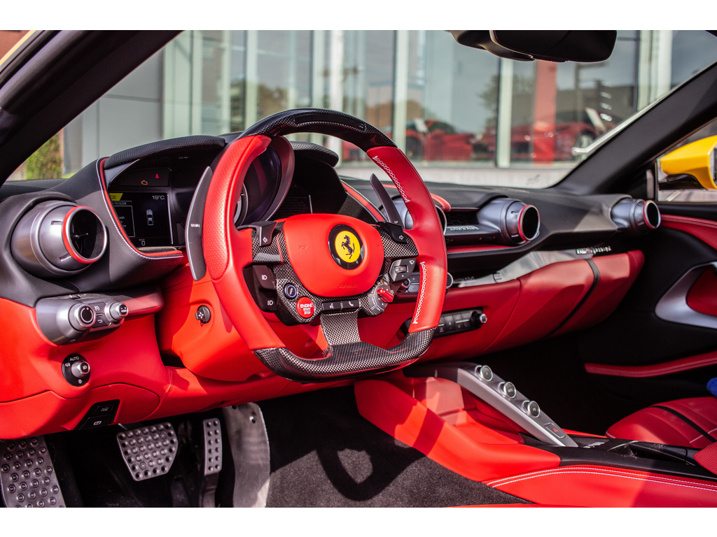 2020 Ferrari 812 Superfast, 14/17