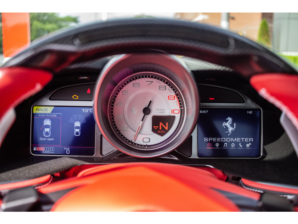 2020 Ferrari 812 Superfast, 16/17