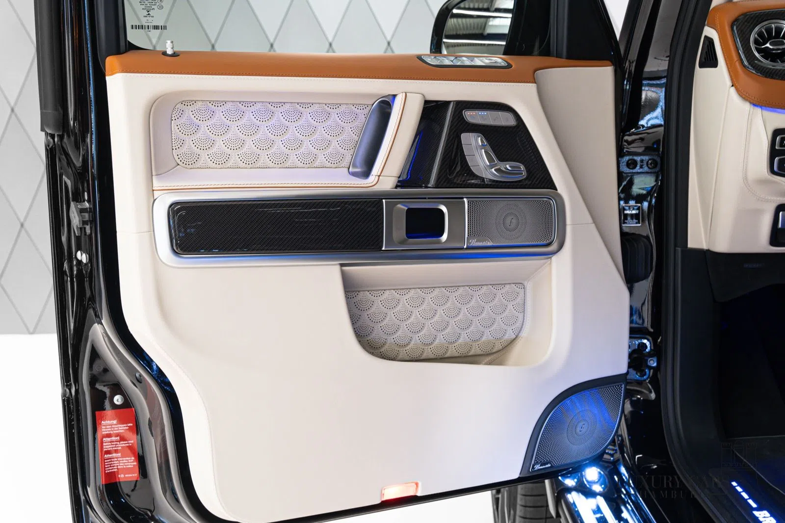 2022 BRABUS G 800 interior, door panel, Beige, Full leather