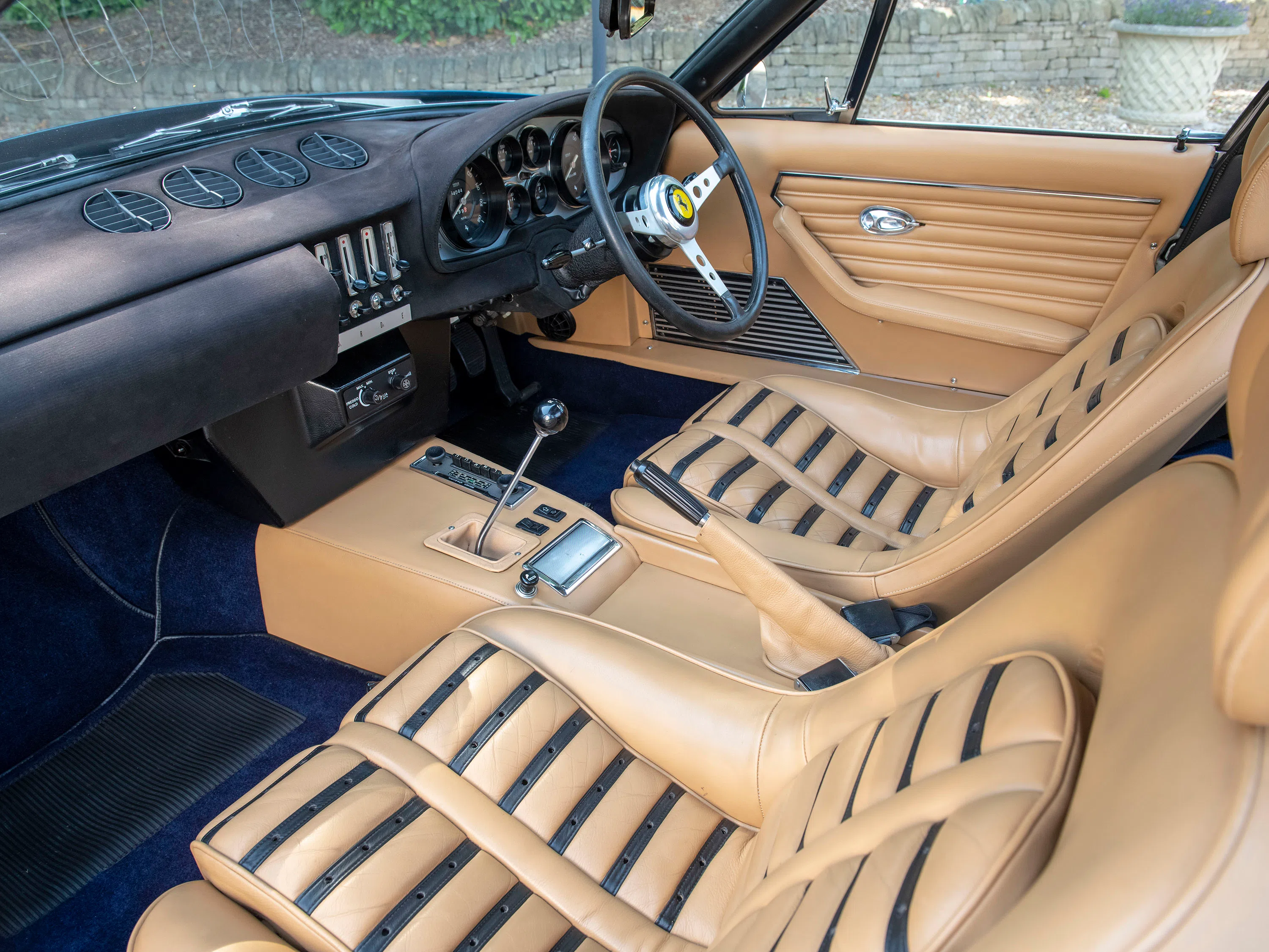 1971 Ferrari 365 GTB/4 Daytona interior, Pelle Beige