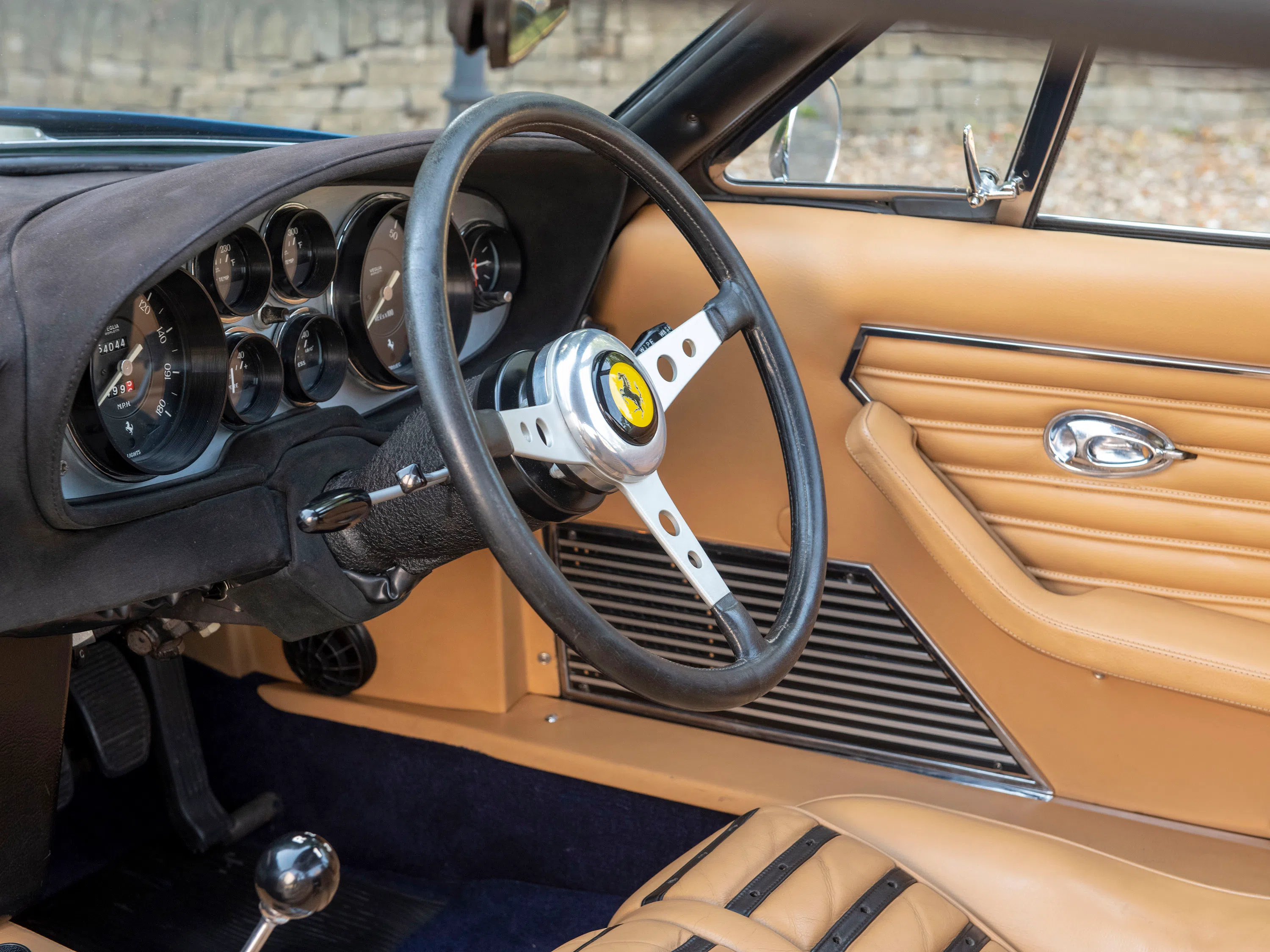 1971 Ferrari 365 GTB/4 Daytona interior, Pelle Beige