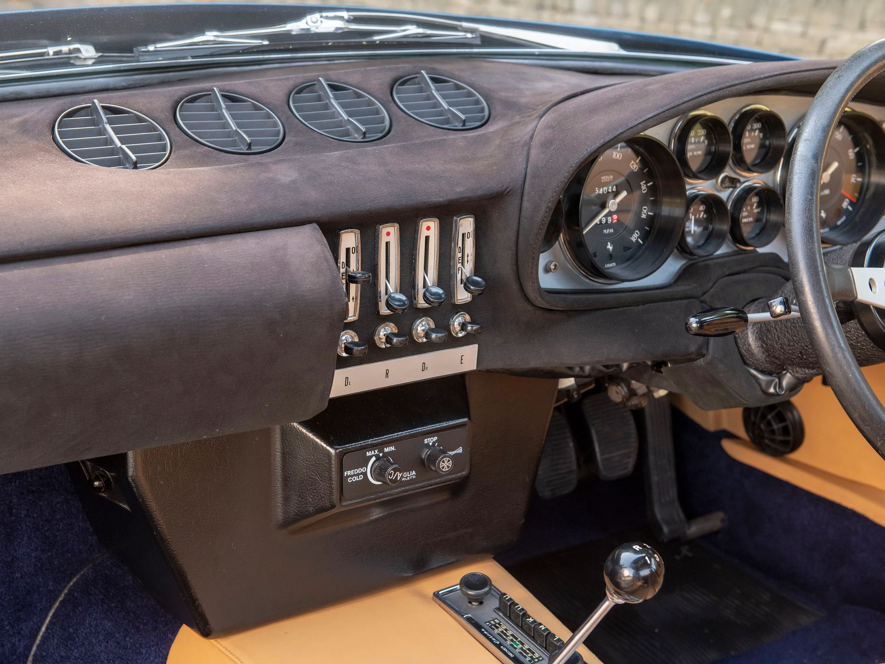 1971 Ferrari 365 GTB/4 Daytona interior, dashboard, Pelle Beige