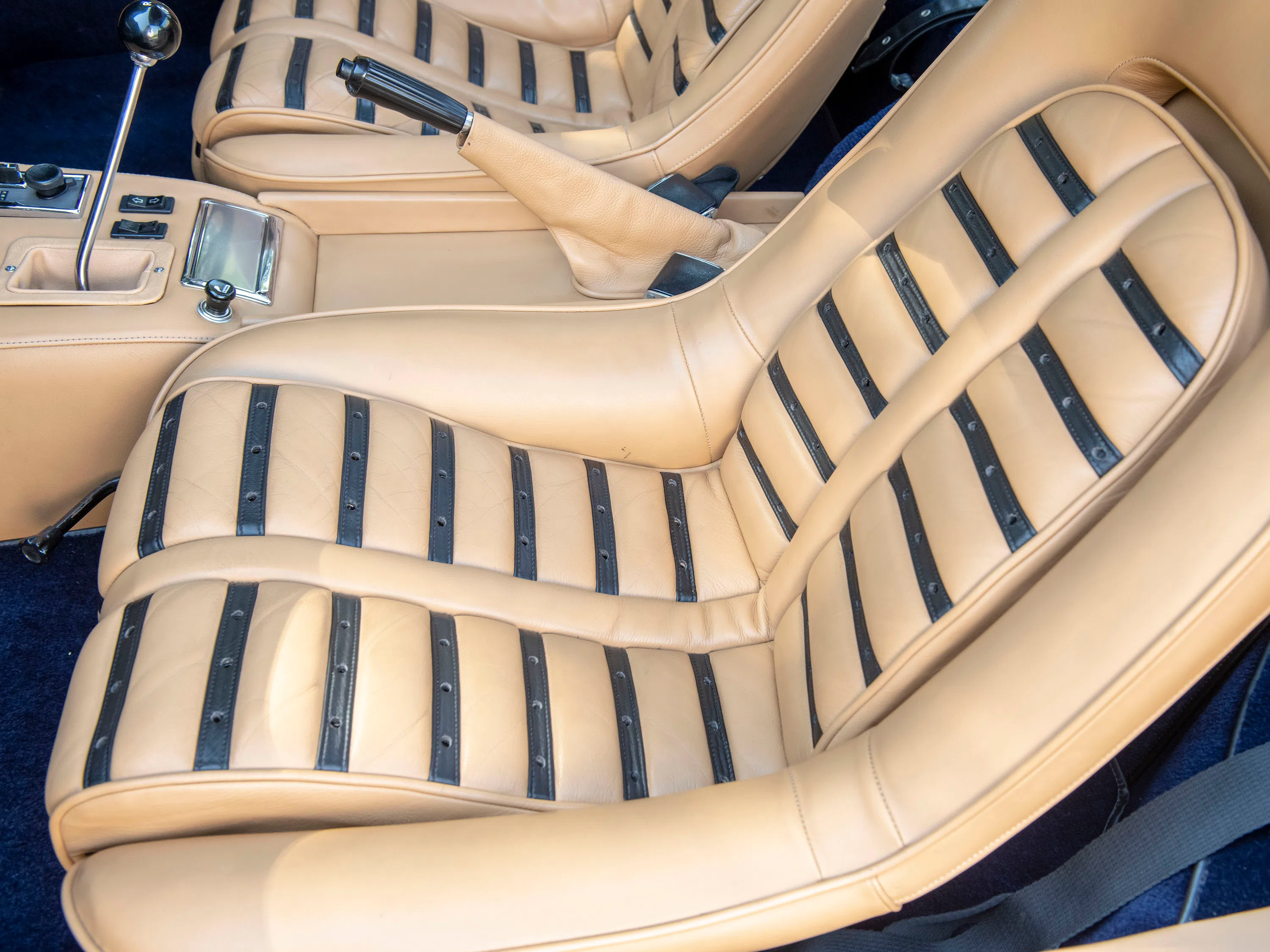 1971 Ferrari 365 GTB/4 Daytona interior, seats, Pelle Beige