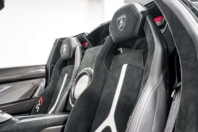 2020 Lamborghini Aventador SVJ Roadster, 14/19