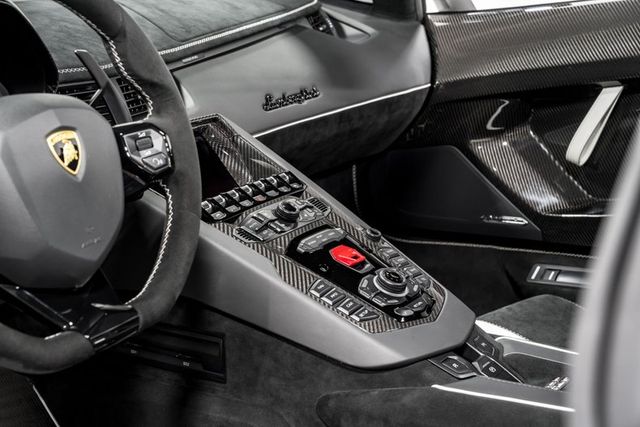 2020 Lamborghini Aventador SVJ Roadster, 18/19