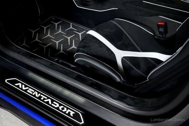 2020 Lamborghini Aventador SVJ Coupe, 17/20