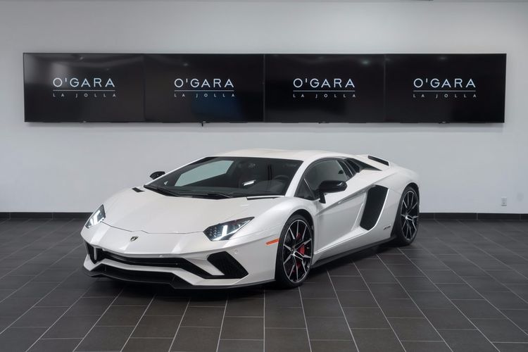 2017 LAMBORGHINI AVENTADOR S, 2/14
