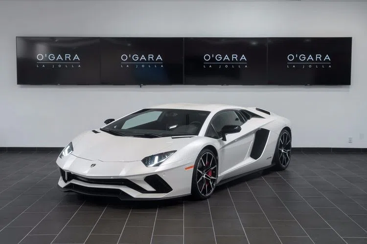 2017 Lamborghini Aventador S for sale, exterior, Balloon White