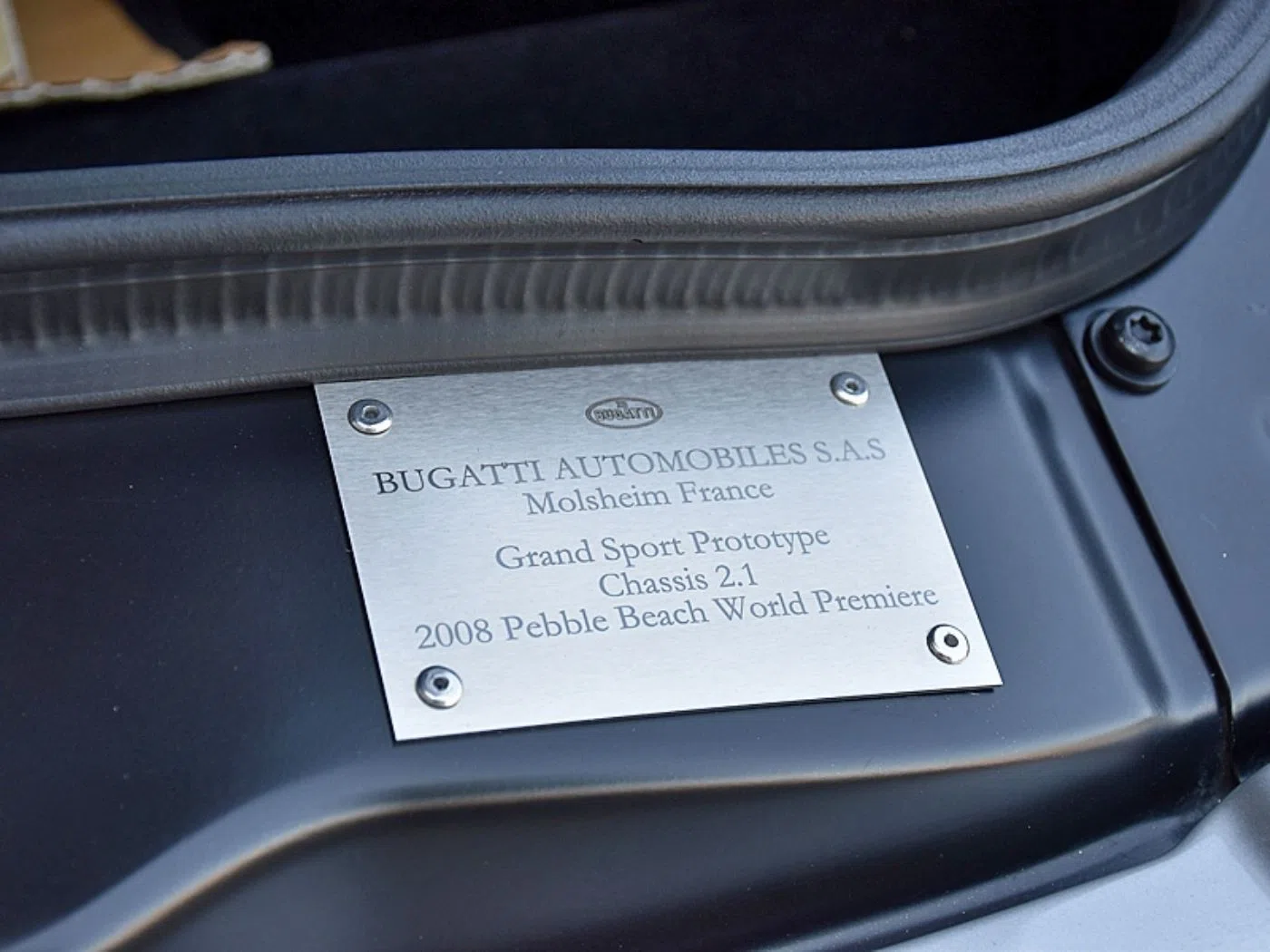 2010 Bugatti Veyron Grand Sport interior, door sill, Cuir, brun