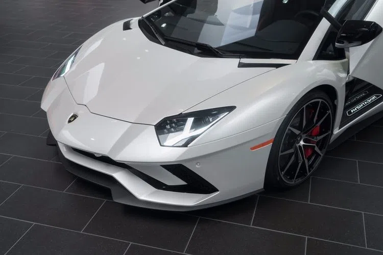 2017 Lamborghini Aventador S for sale, exterior, Balloon White