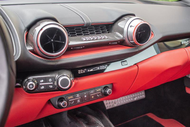 2020 Ferrari 812 Superfast, 15/17