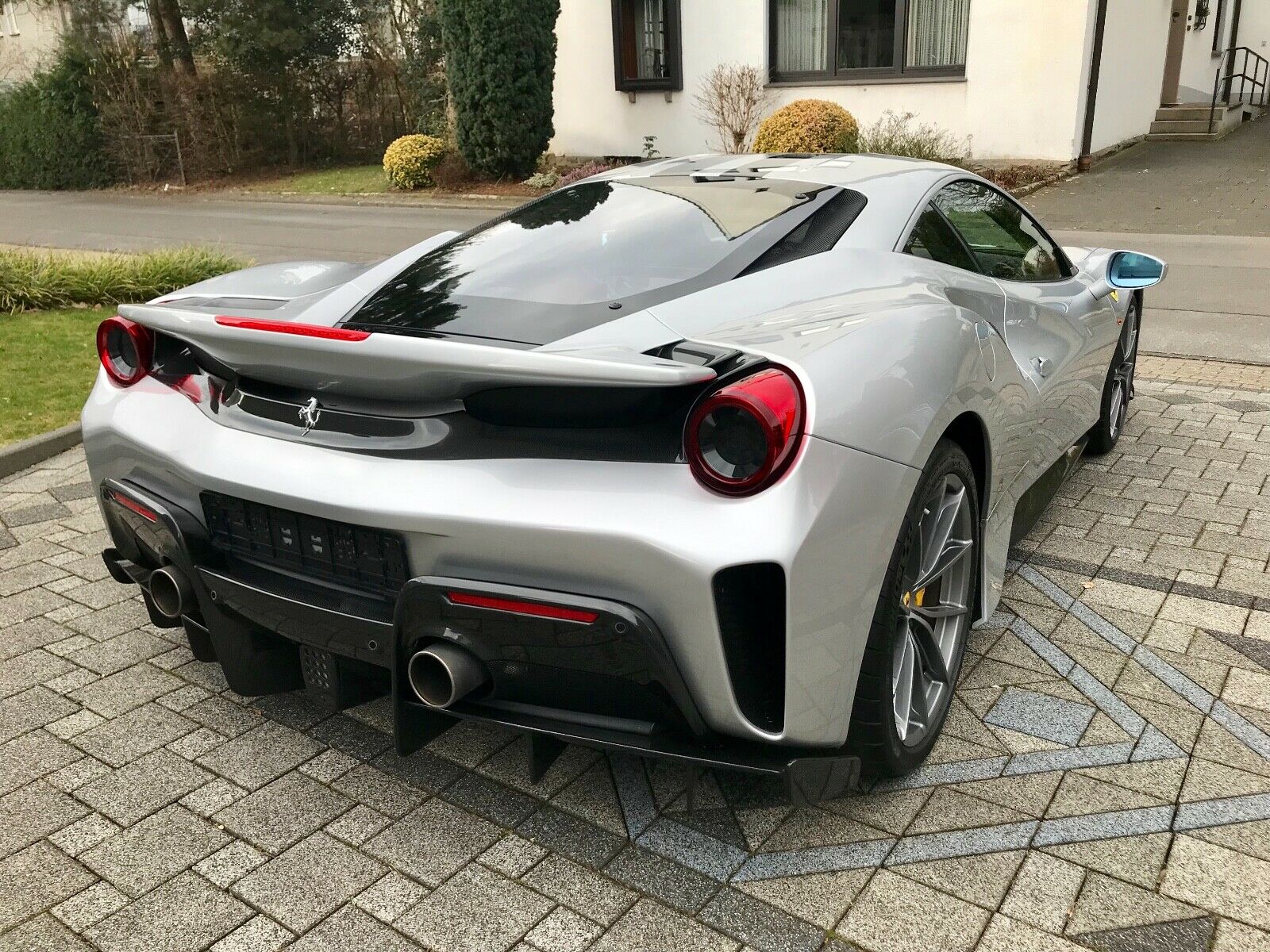 2019 Ferrari 488 Pista, 2/15