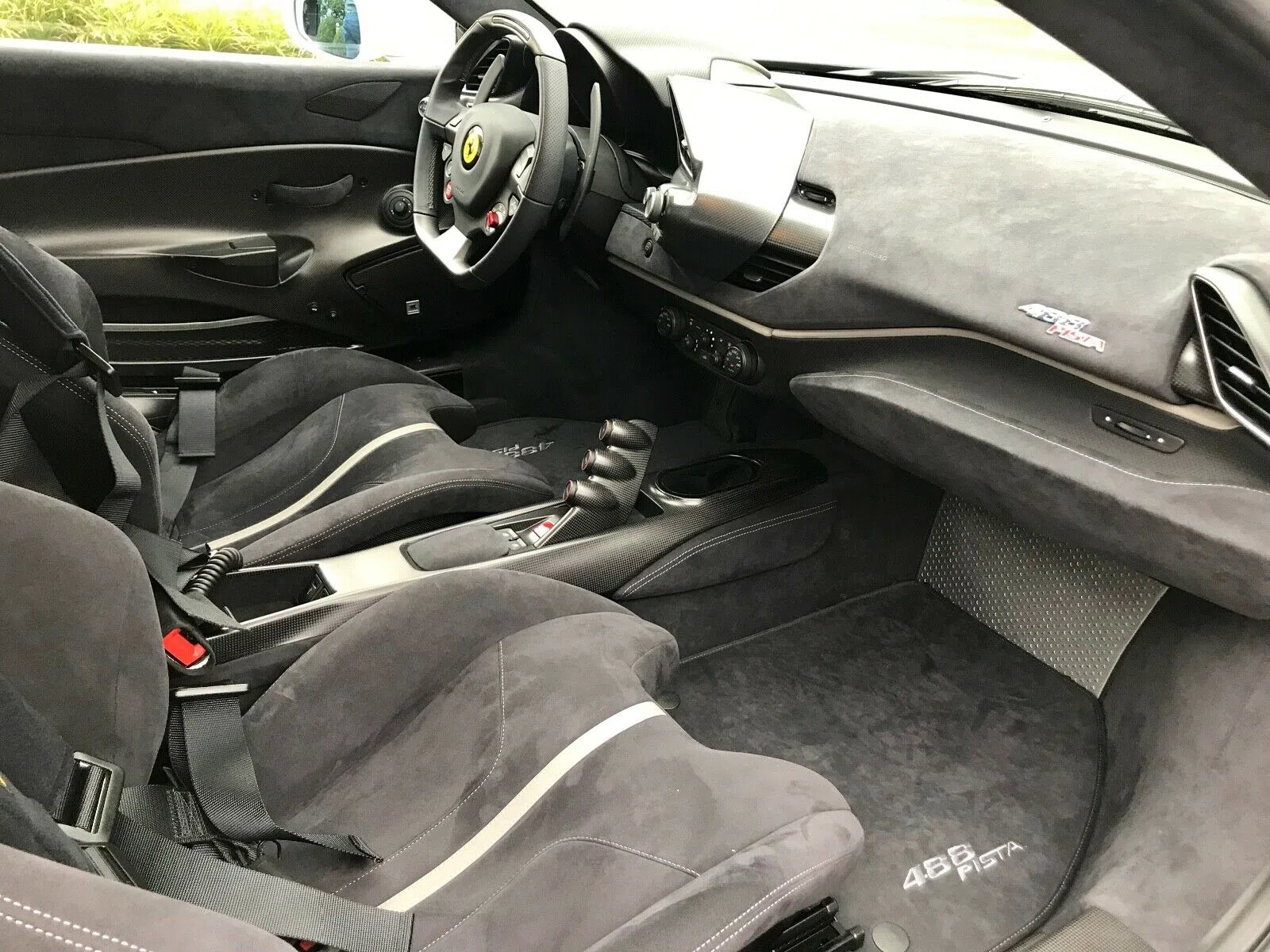 2019 Ferrari 488 Pista interior, Black