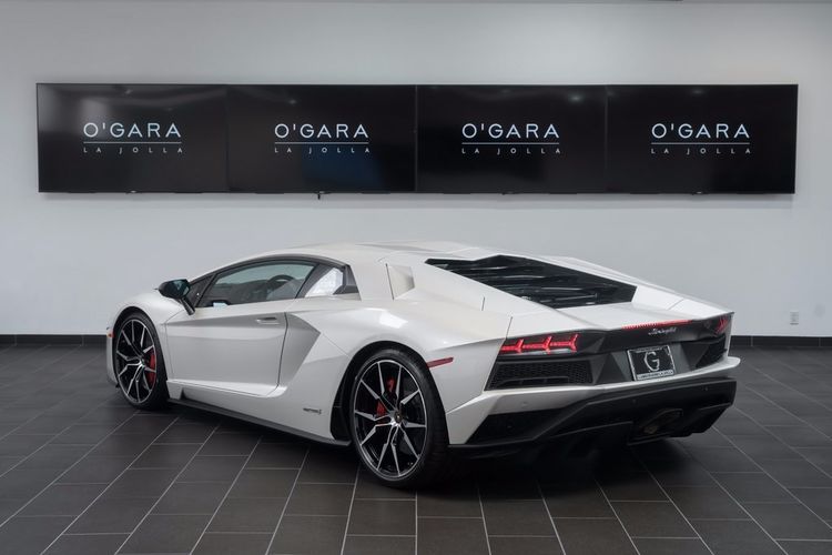 2017 LAMBORGHINI AVENTADOR S, 5/14