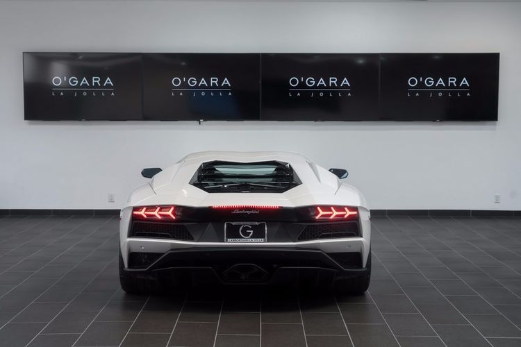 2017 LAMBORGHINI AVENTADOR S, 6/14
