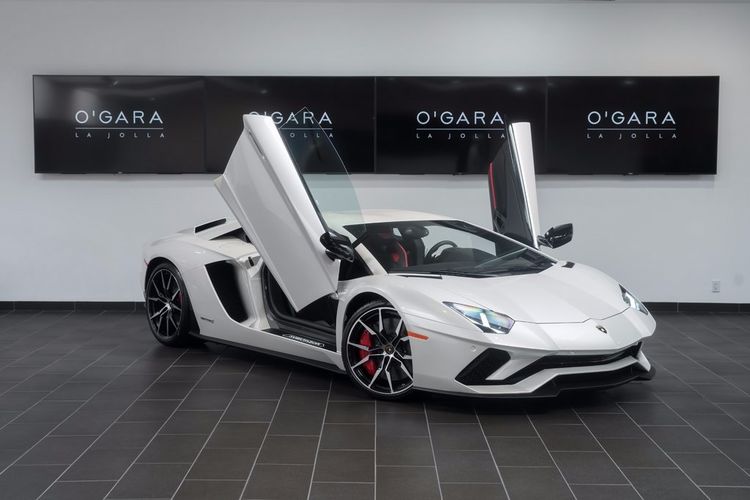 2017 LAMBORGHINI AVENTADOR S, 7/14
