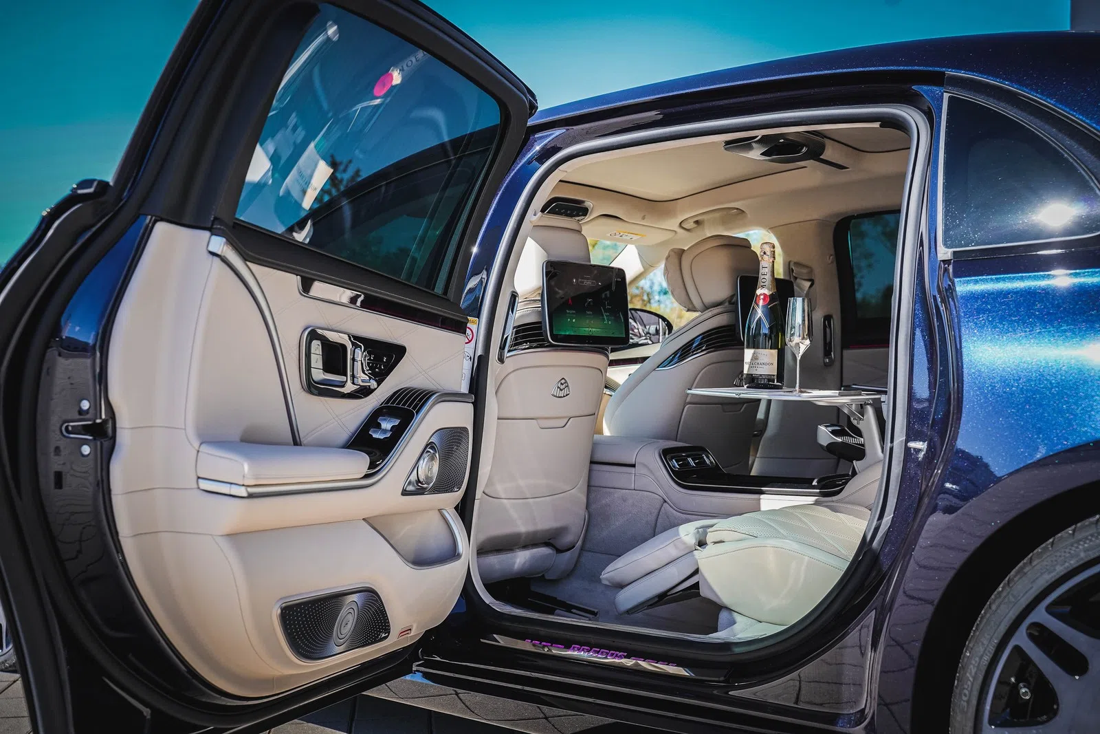 2022 BRABUS B 600 interior