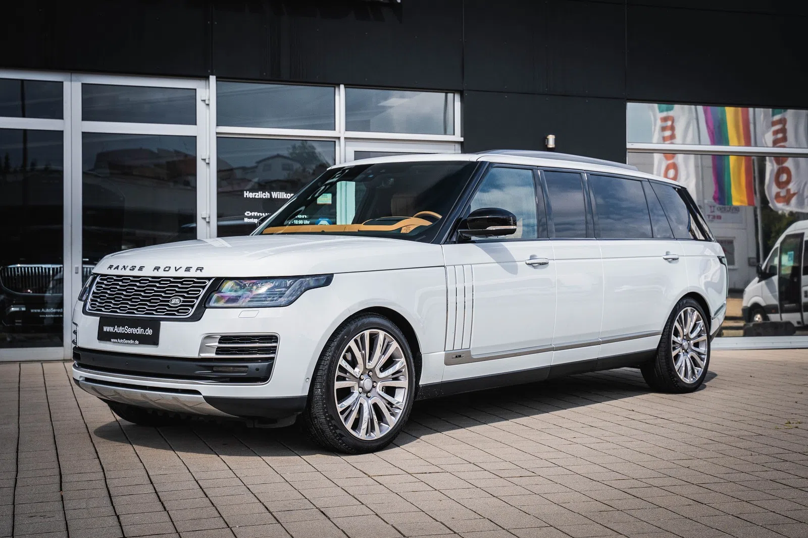 2022 Range Rover SV Autobiography with VIP +600mm