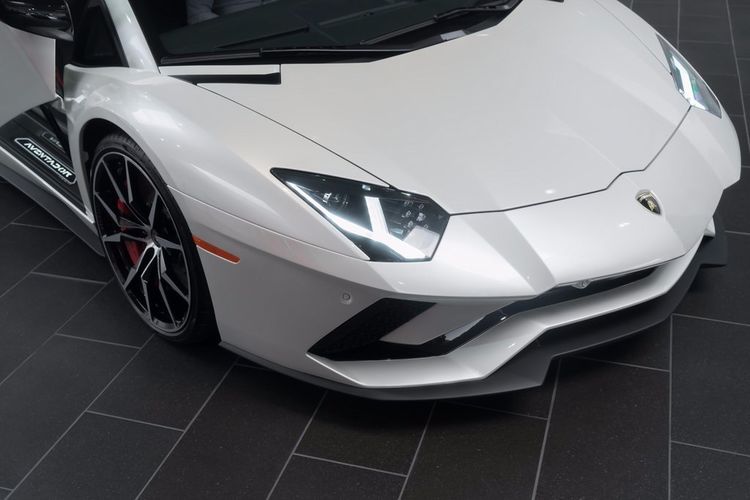 2017 LAMBORGHINI AVENTADOR S, 8/14