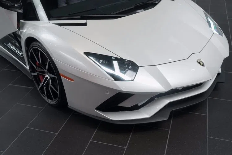 2017 Lamborghini Aventador S for sale, exterior, Balloon White