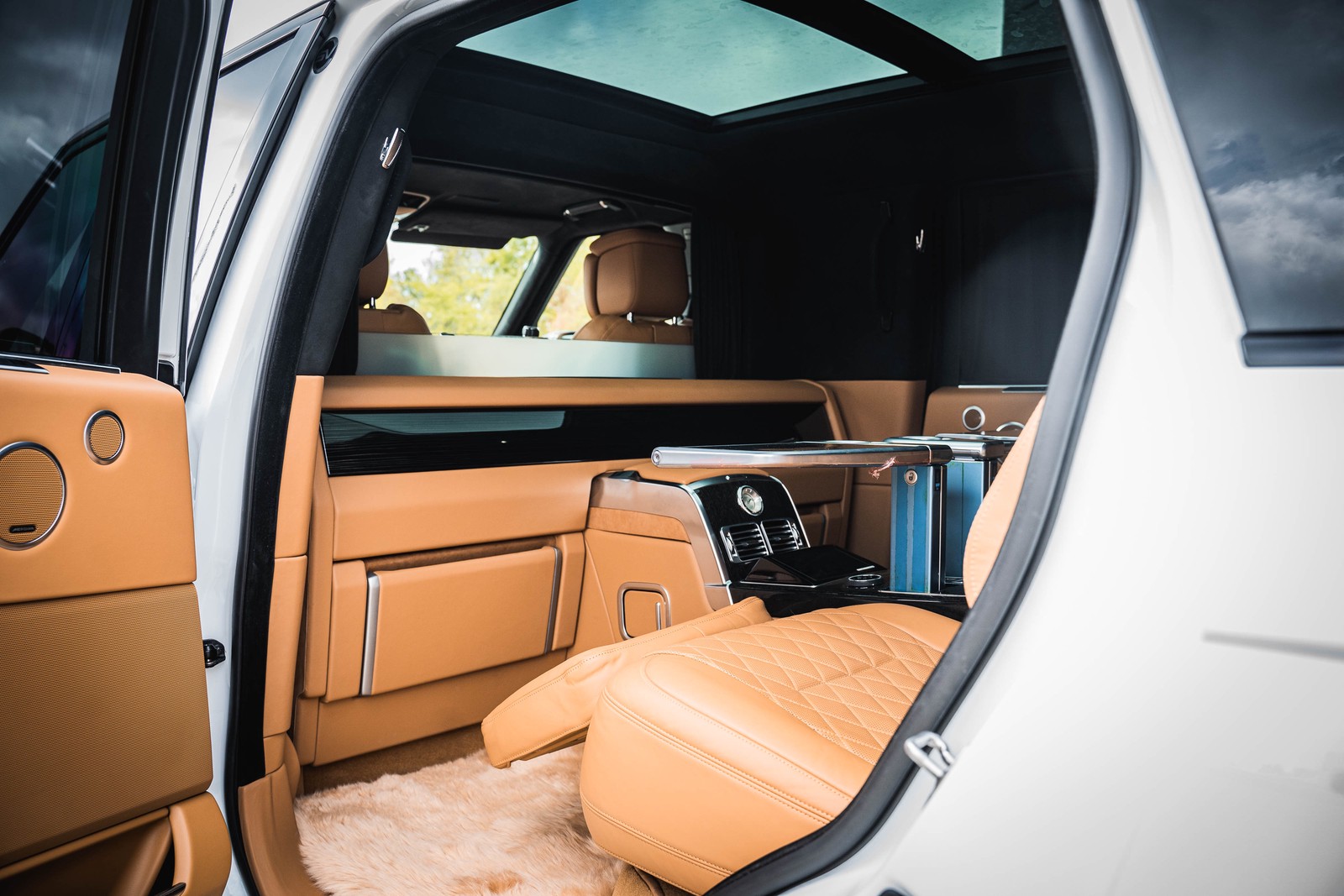 2022 Range Rover SV Autobiography with VIP +600mm, 6/20