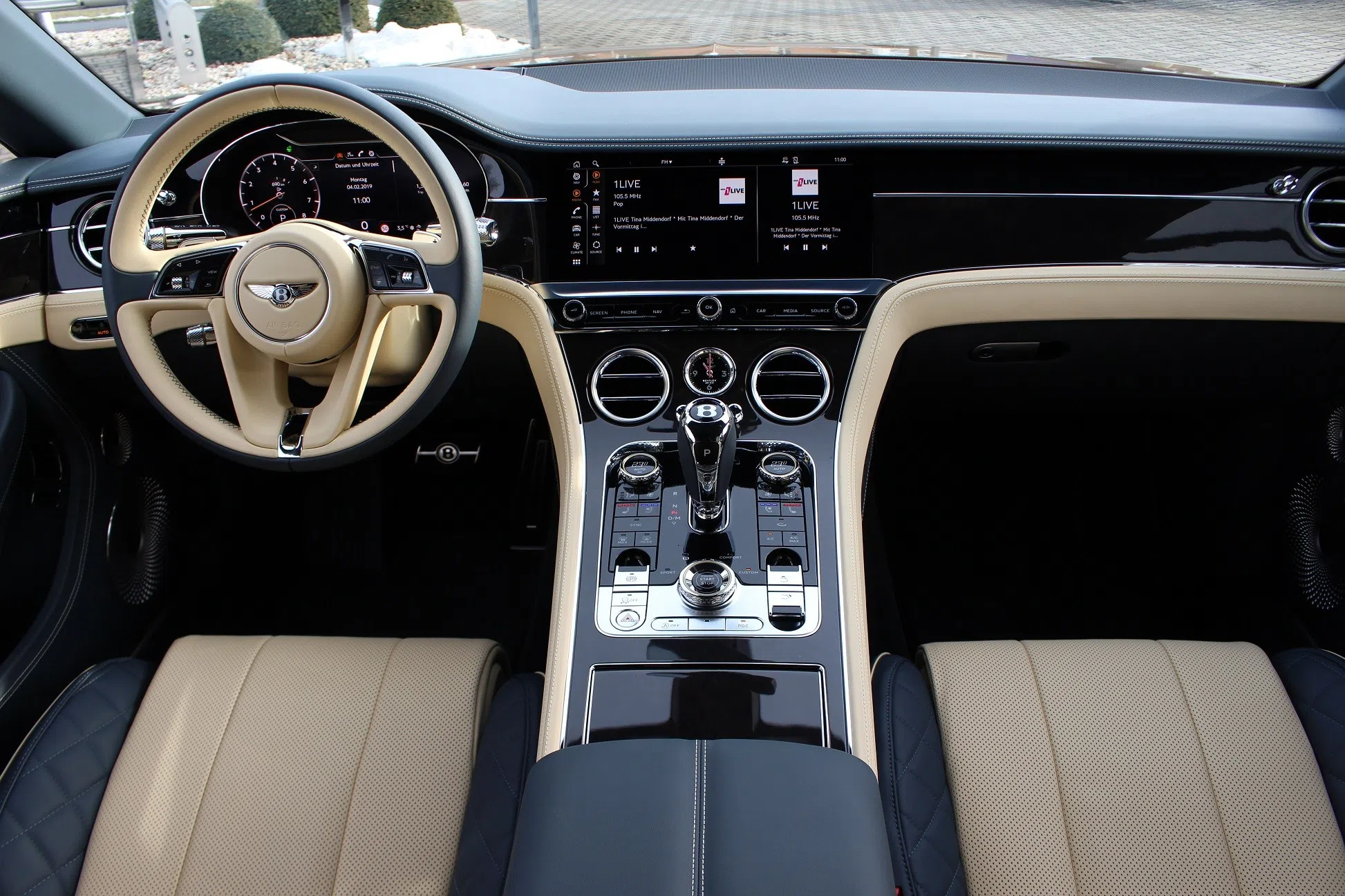 2019 Bentley Continental GT Mulliner 22 interior, dashboard, Beige